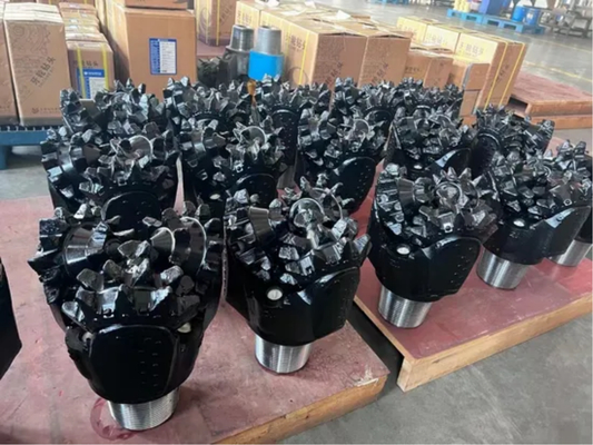 kwaliteit  Steel Tooth Tricone Bit/Mill Tooth Tricone Rock Bit for oil，gas, water well drilling fabriek
